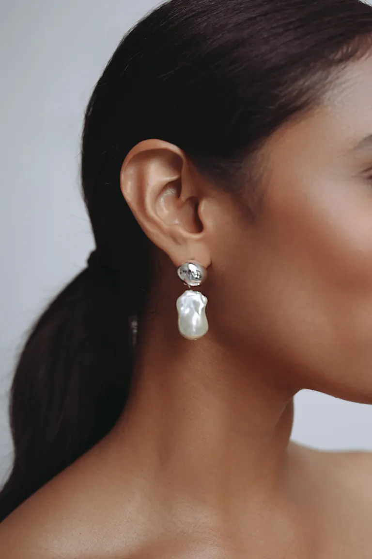 Aurelia Metal and Pearl Drop Earring - Image 3