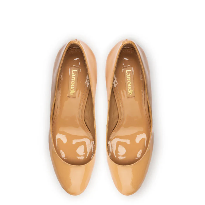 Michelle Lo Pump In Tan Patent Leather - Image 3